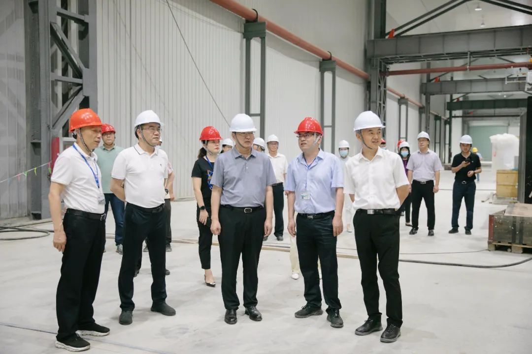 朱民實地調(diào)研了廣大鑫盛高端裝備核心精密零部件項目，詳細詢問了項目推進情況，并要求進一步加快項目建設步伐，推動項目早竣工、早投產(chǎn)、早見效。同時，希望廣大特材始終堅持走自主創(chuàng)新道路，不斷加大研發(fā)投入、智改數(shù)轉(zhuǎn)力度，持續(xù)推動企業(yè)發(fā)展提質(zhì)增效。